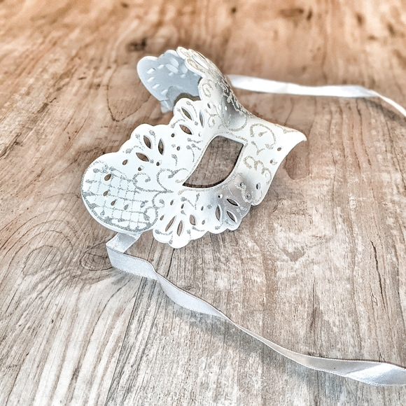 Masquerade Ball, Mardi Gras Wedding Mask or Decor | Mardi Gras Mask - Picture 3 of 6